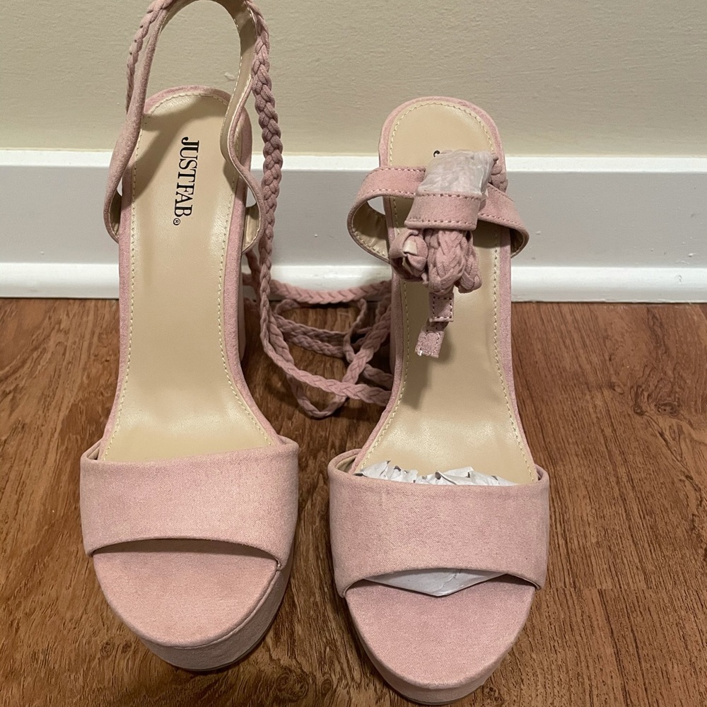 Blush pink platformed heel sandal lace up Size 8